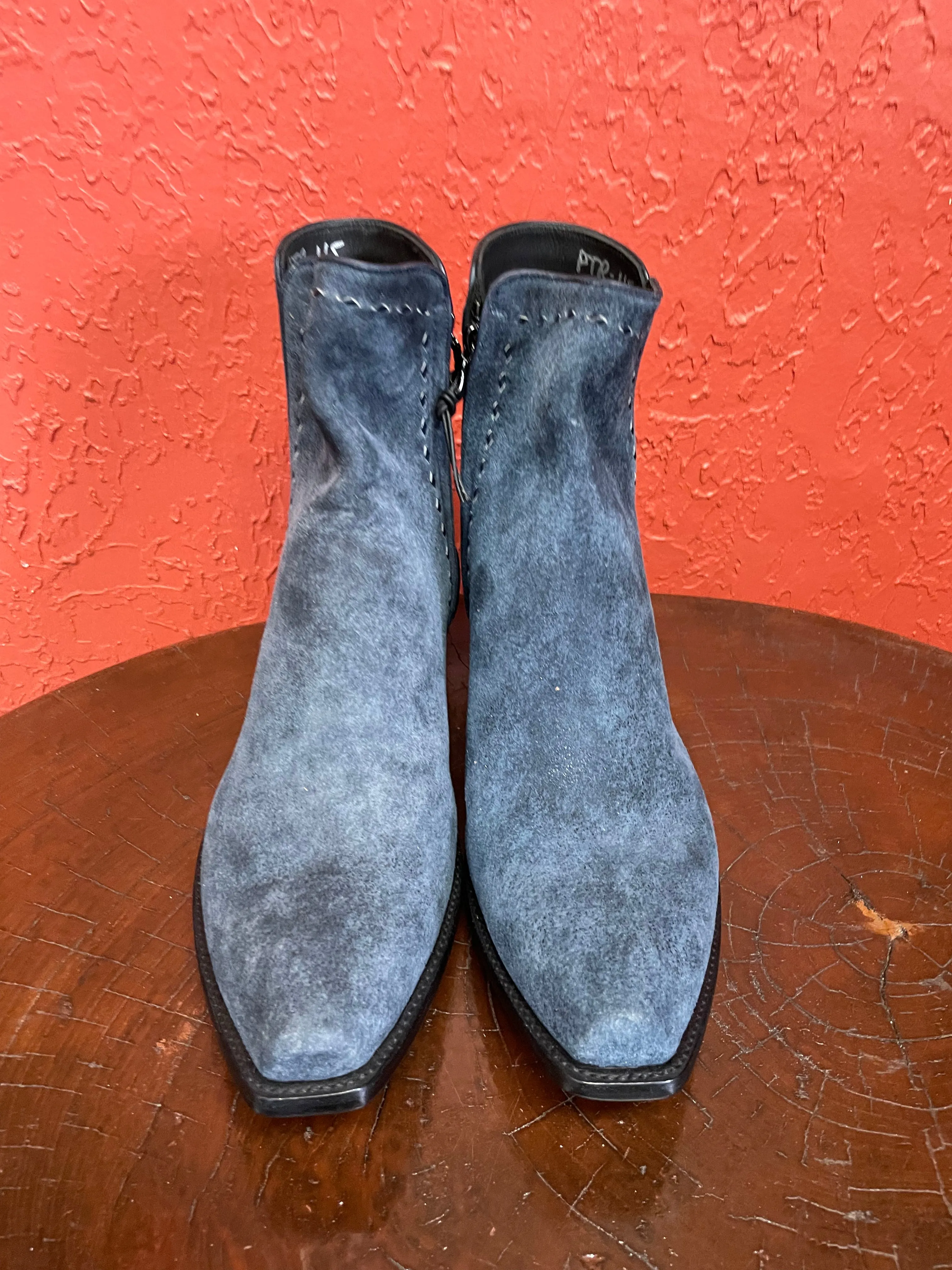 Aged Blue Lambsuede Zorro
