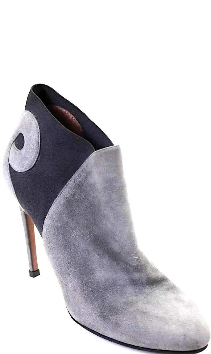 Alaia Paris. Gray Suede Pointed Toe Stiletto Heel Ankle Boots Size 39.5