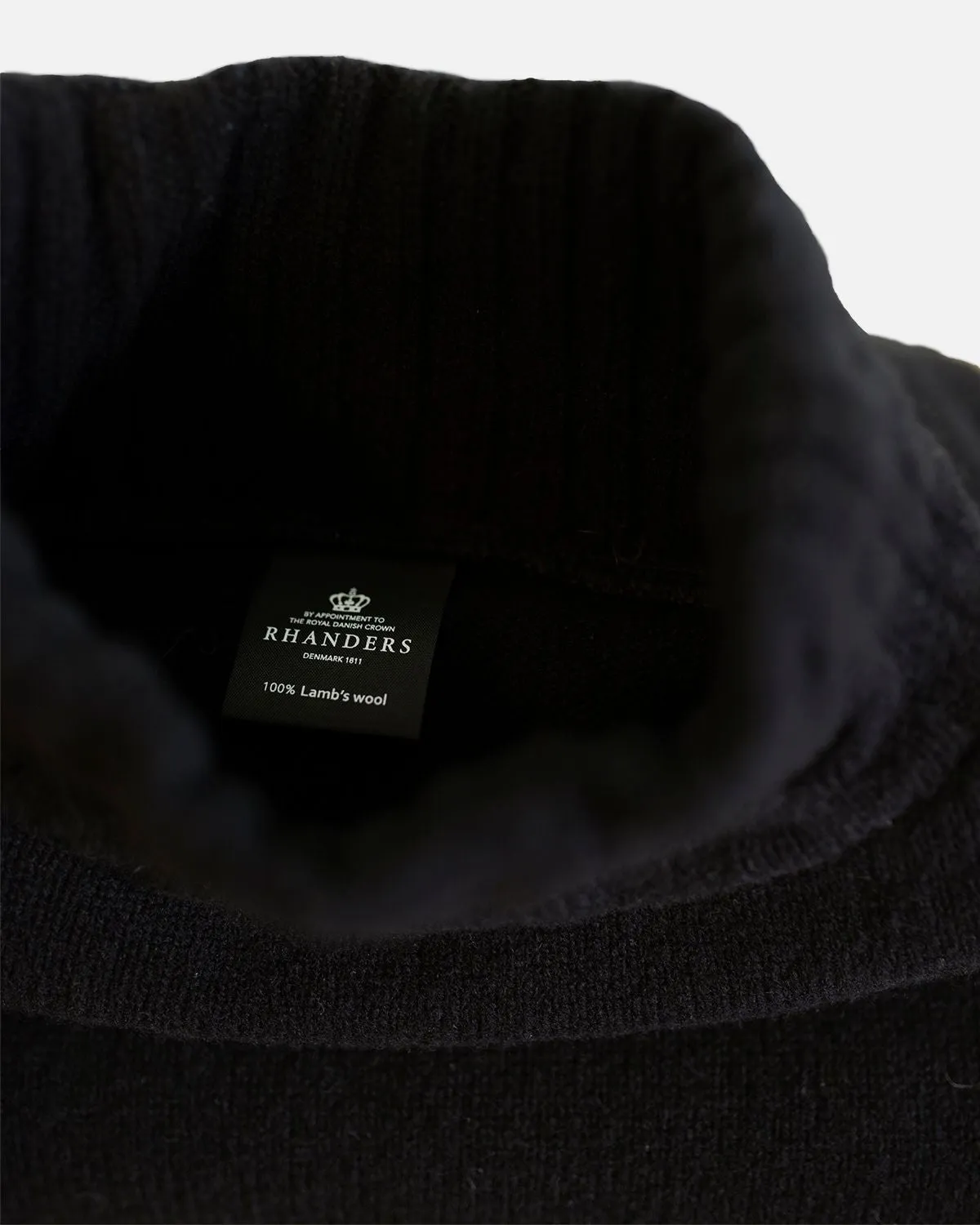 ARIE CAPE - WOOL