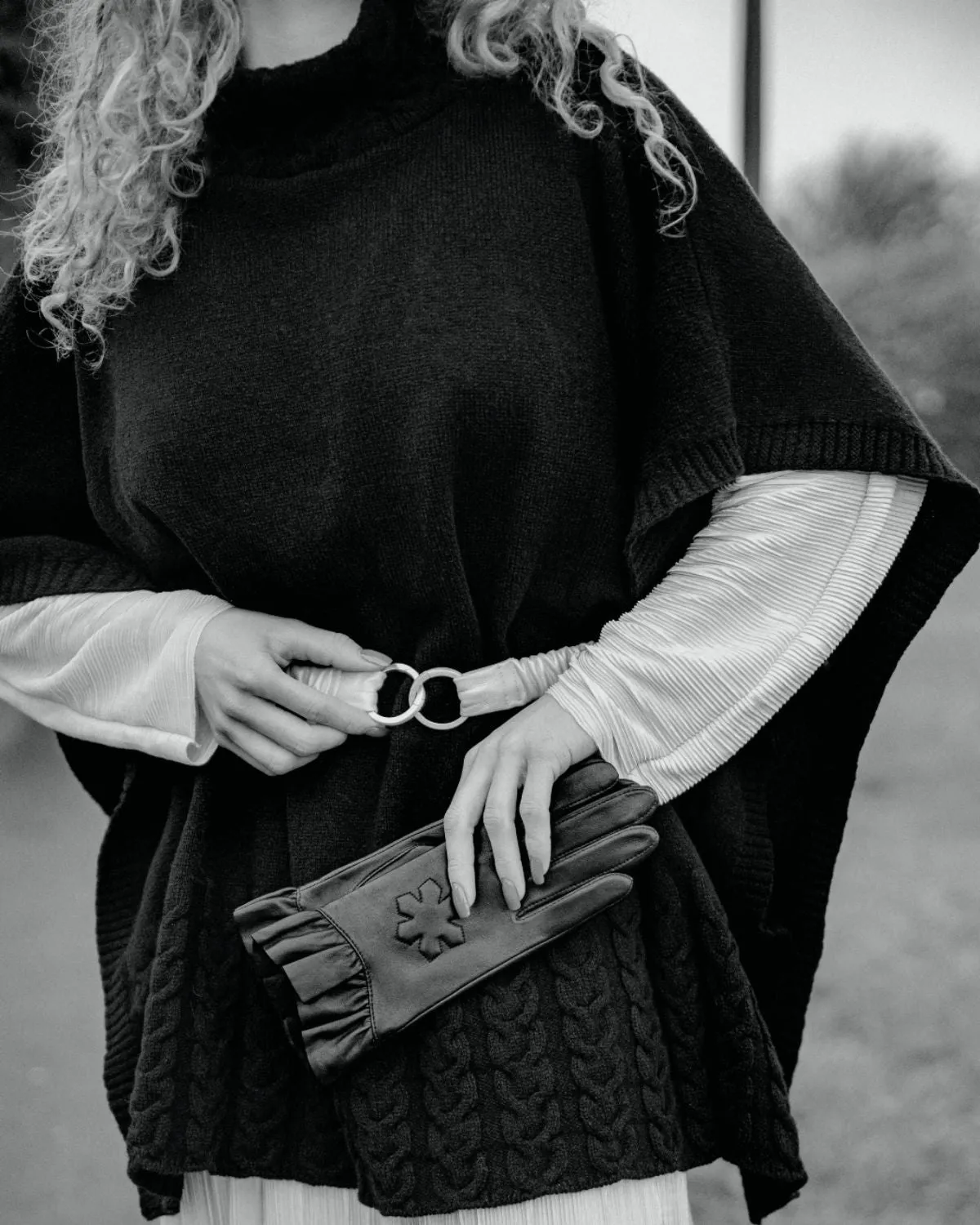 ARIE CAPE - WOOL