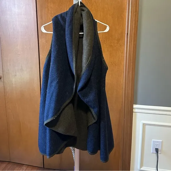 Blue/green reversible cape
