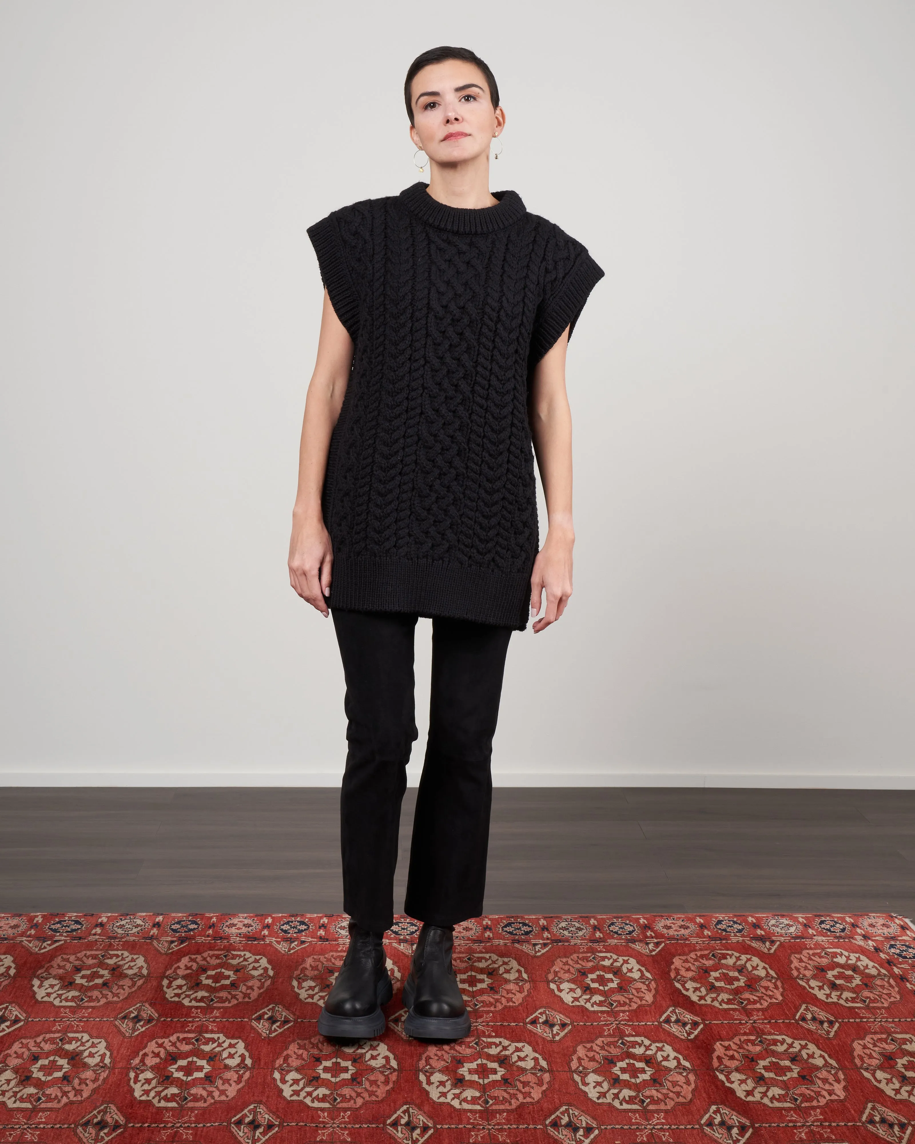 cable sleeveless vest - black