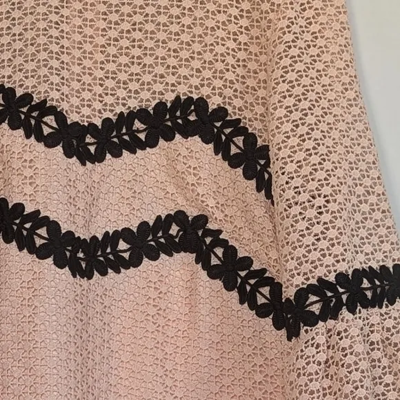 Chelsea28 Eyelet Lace ¾ Bell Sleeve Mini Shift Dress Peachy Pink Black - sz S