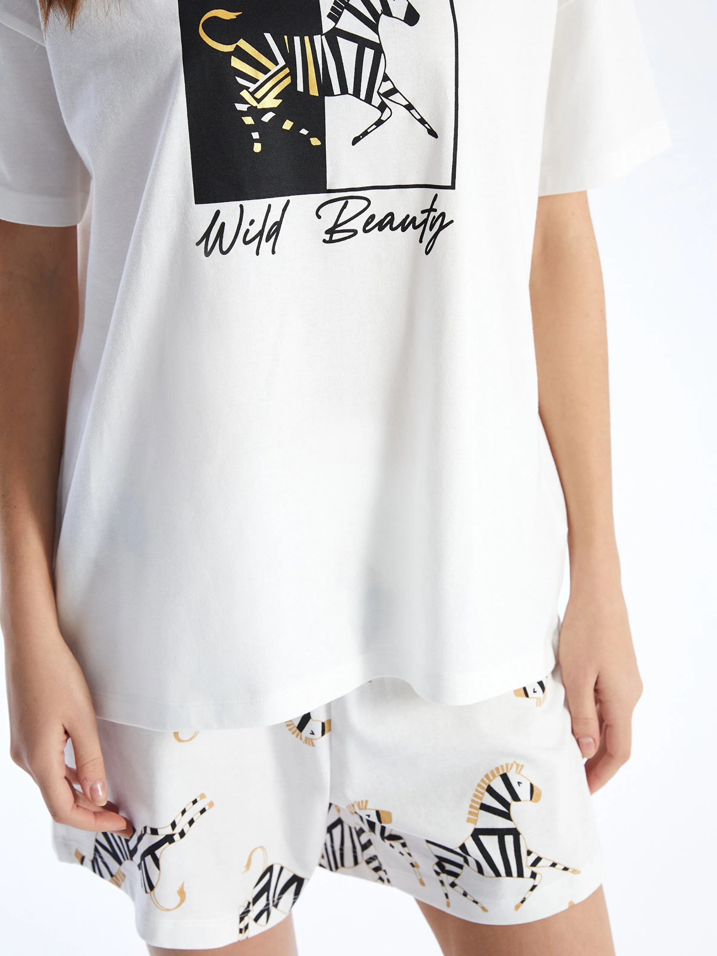 Crew Neck Printed Short Sleeve Women Pajama Set With Shorts