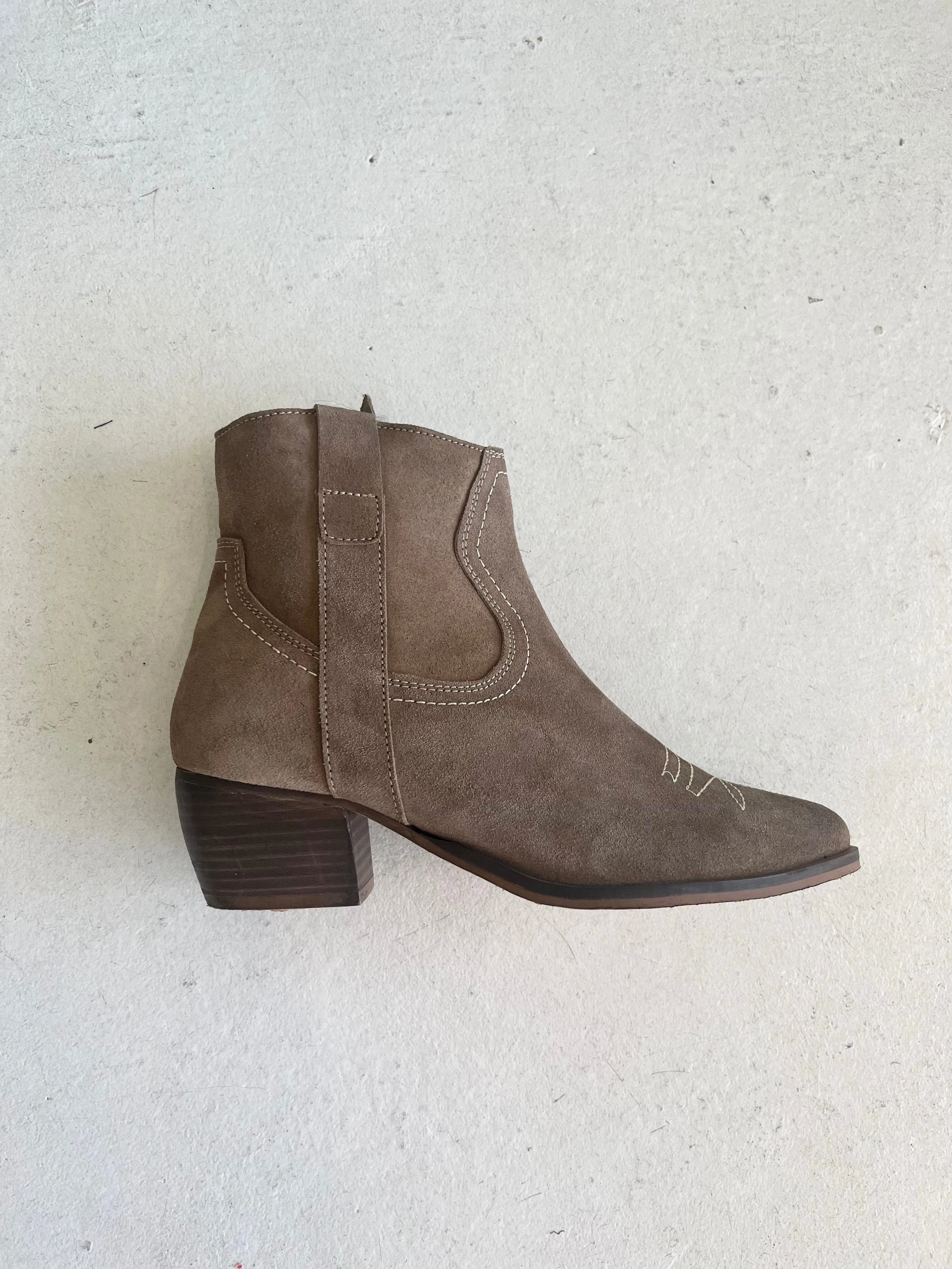 Dee Ankle Boots - Sand Suede