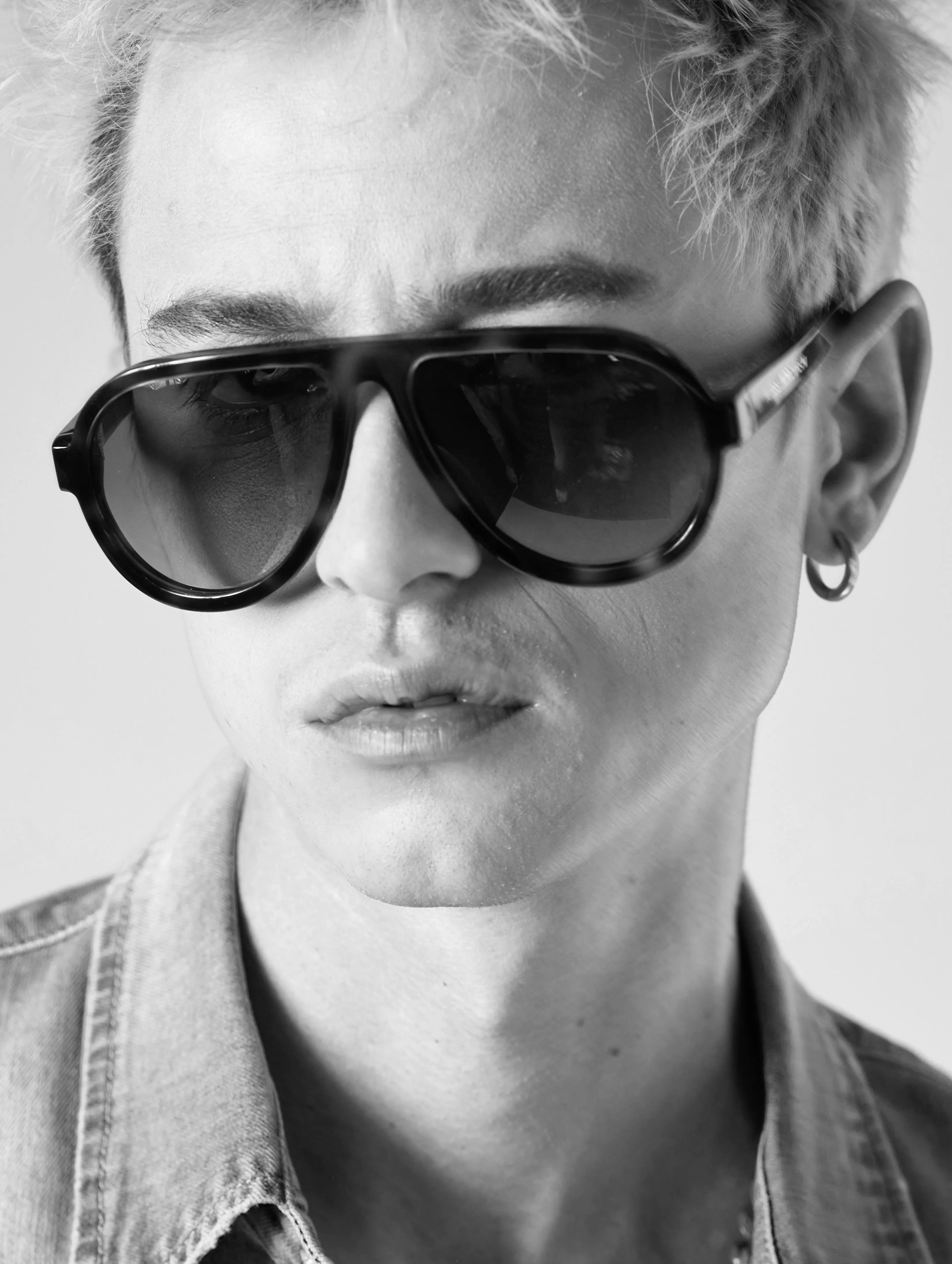 FREDDIE CLASSIC AVIATOR SUNGLASSES IN BLACK-GREEN