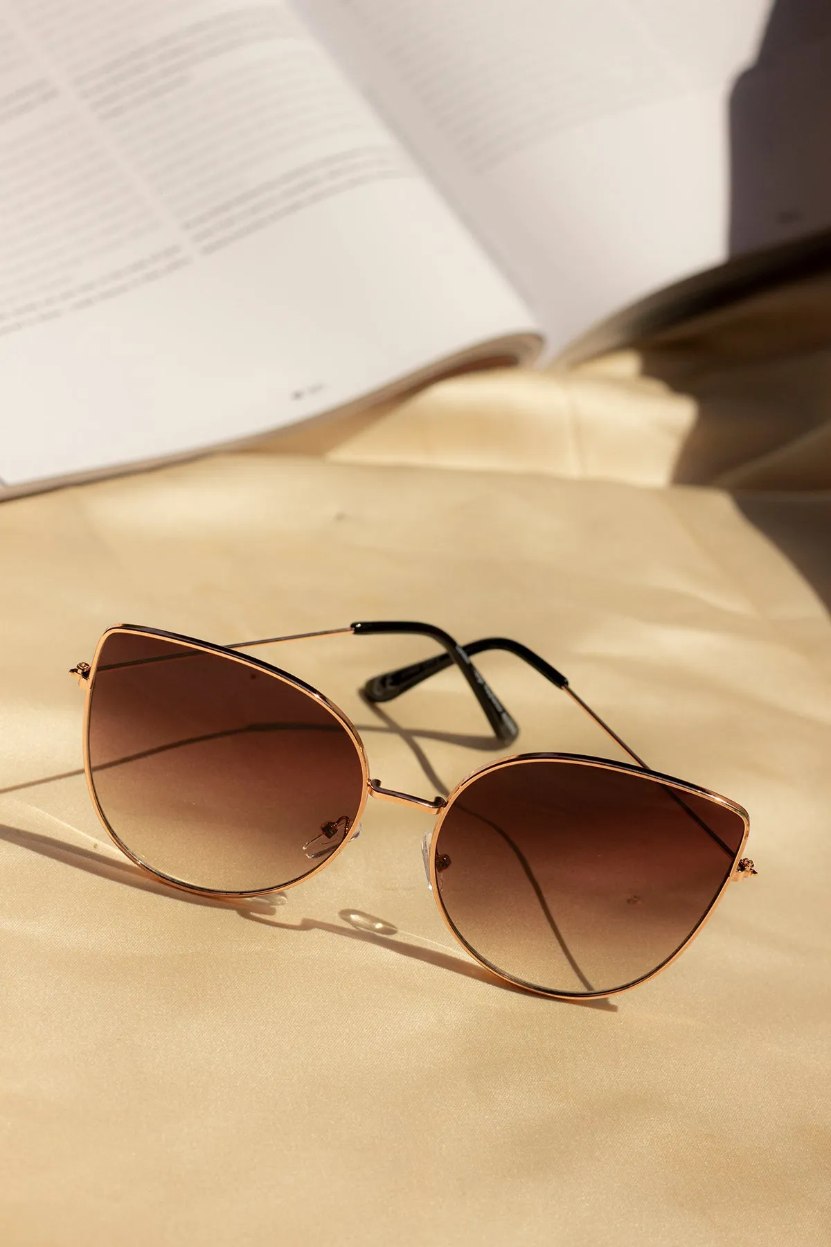 Gradient Tint Butterfly Wire Frame Cat Eye Sunglasses