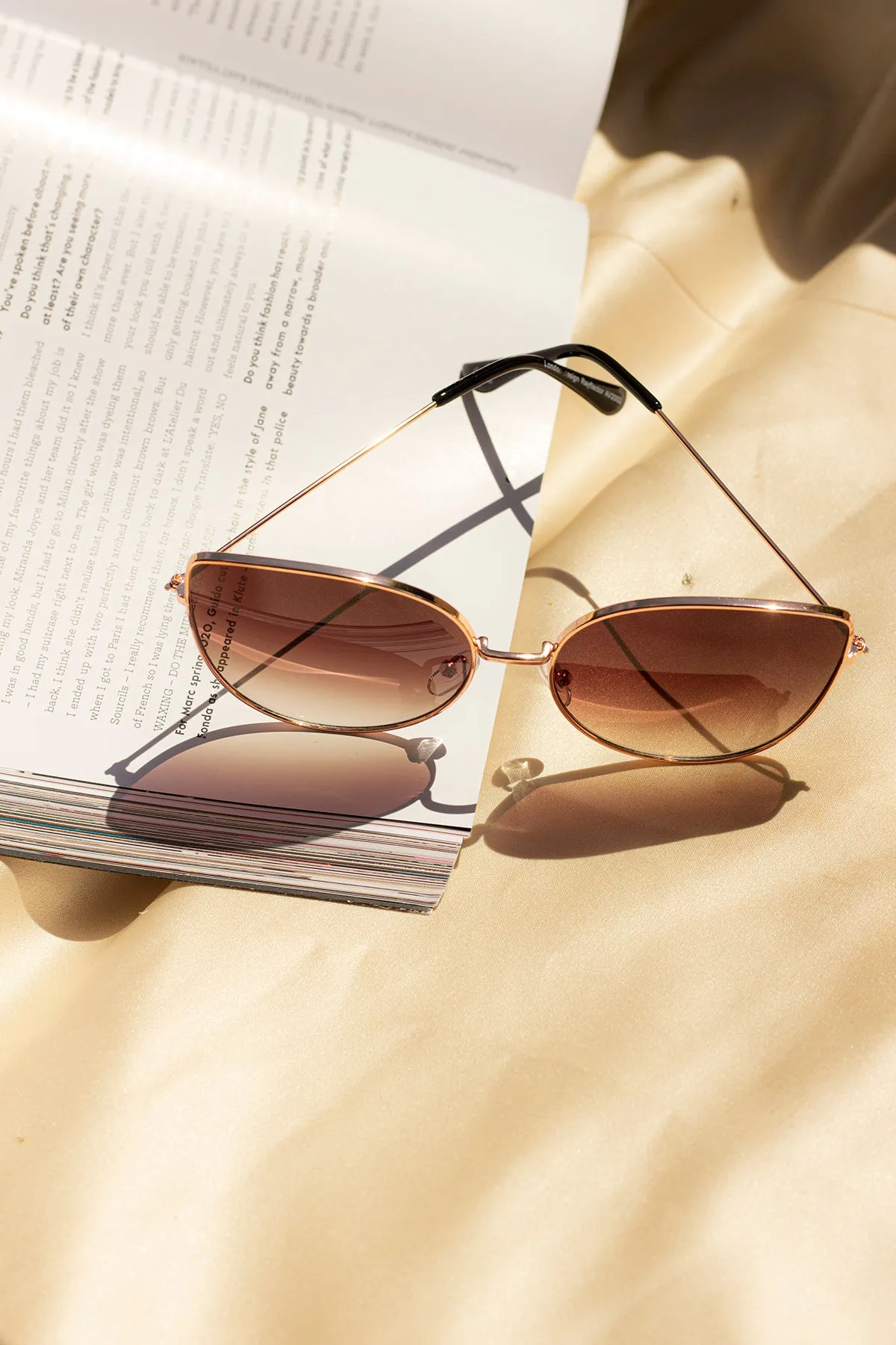 Gradient Tint Butterfly Wire Frame Cat Eye Sunglasses