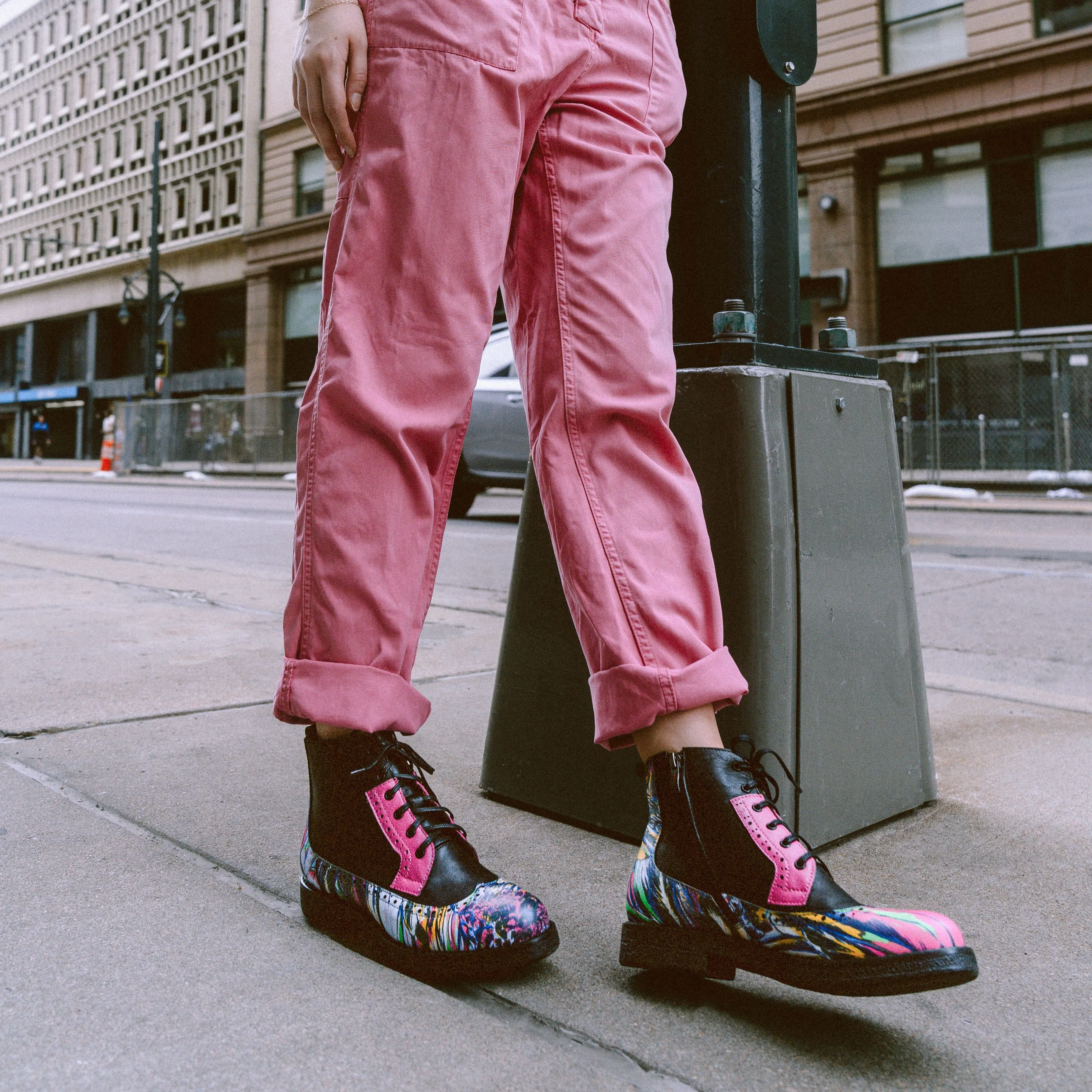 Hatter - Dark Flamingo & Black & Pink