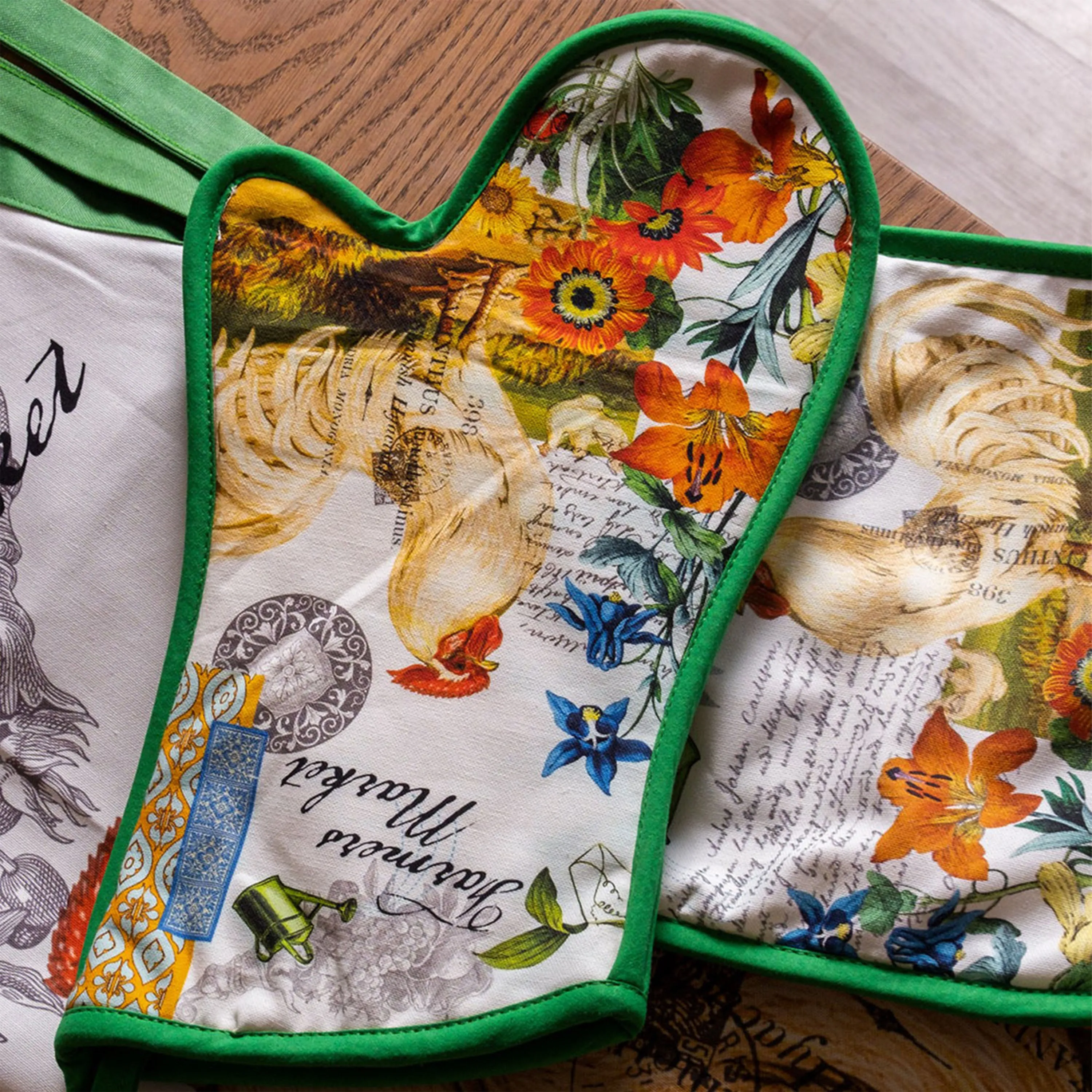Heat Resistant Patterned Special Oven Glove and Holder Set