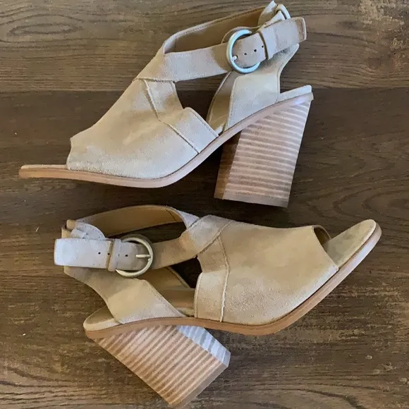 Marc Fisher Vega Taupe Suede Blocked heel 9