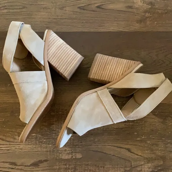 Marc Fisher Vega Taupe Suede Blocked heel 9