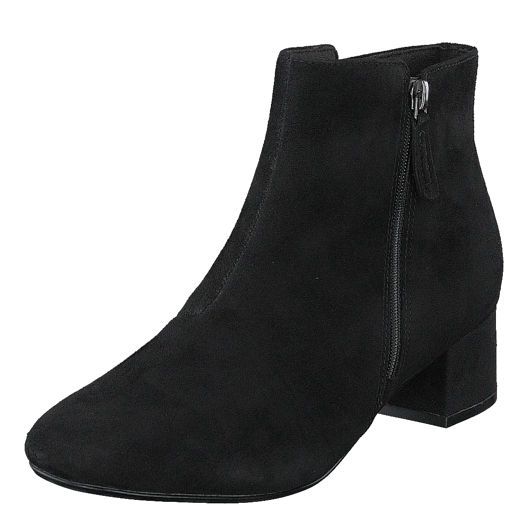 Marilyn Beth Black Suede