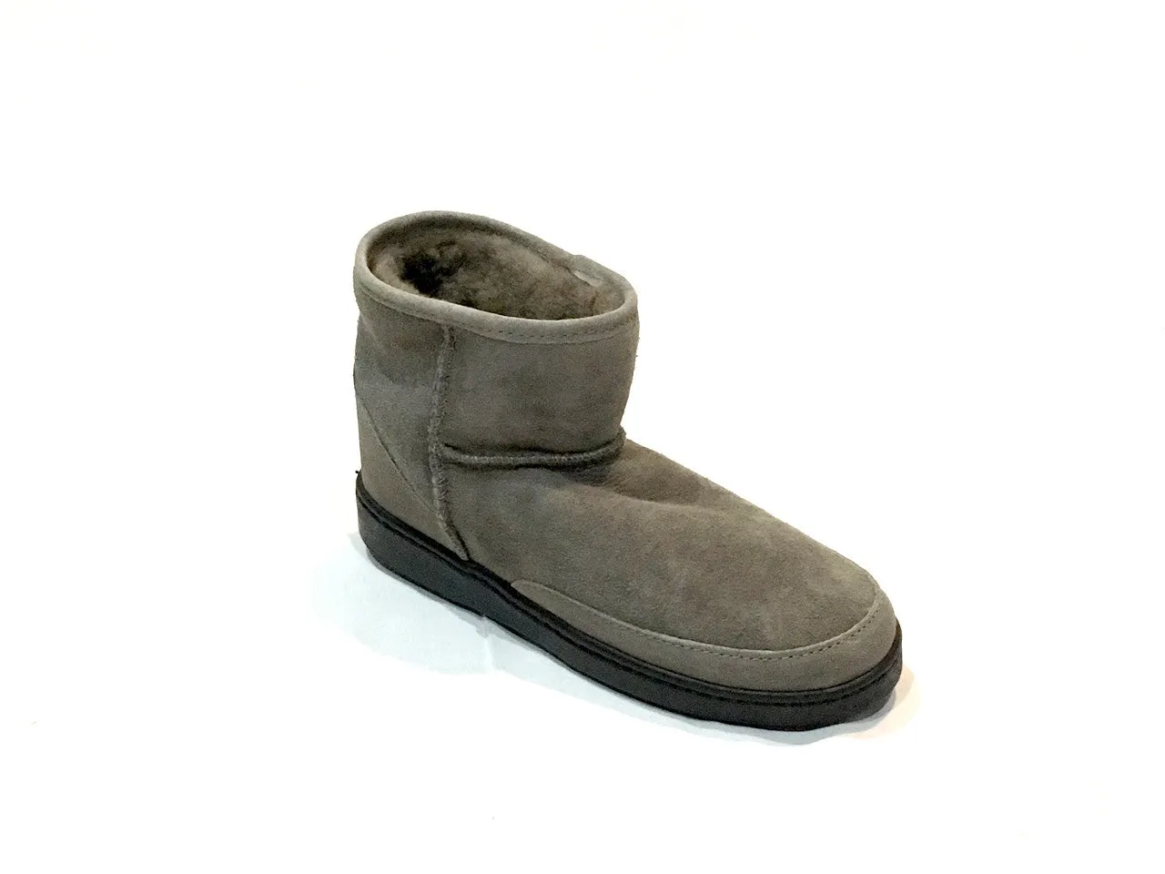 Minnetonka Moccasin Ankle Hi Pug Boot