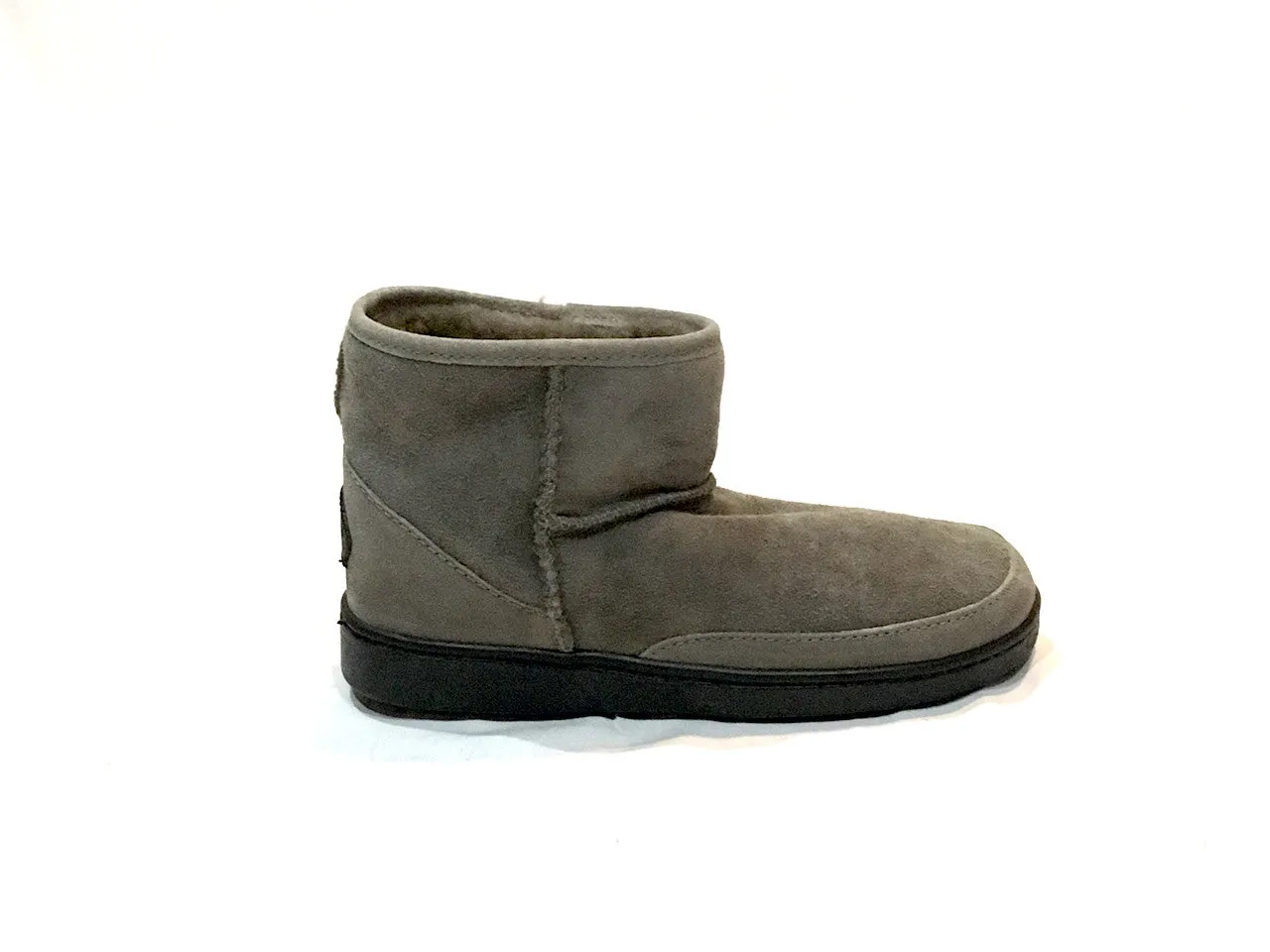 Minnetonka Moccasin Ankle Hi Pug Boot