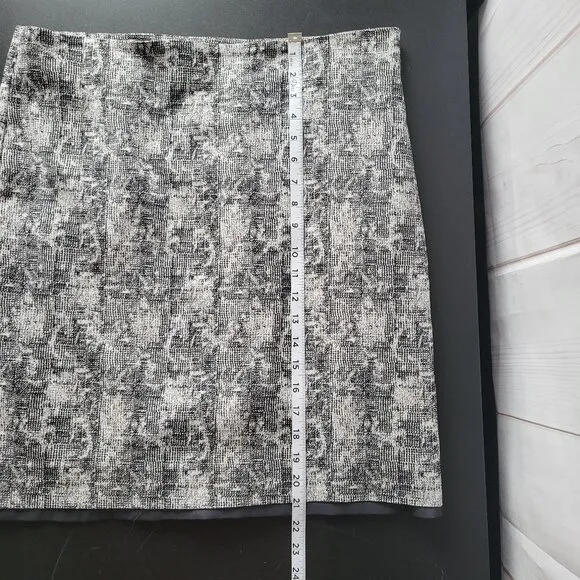 MM Lafleur Snake Skin Print Women’s 16, The Noho Crackle Skirt, Stretch Knit EUC