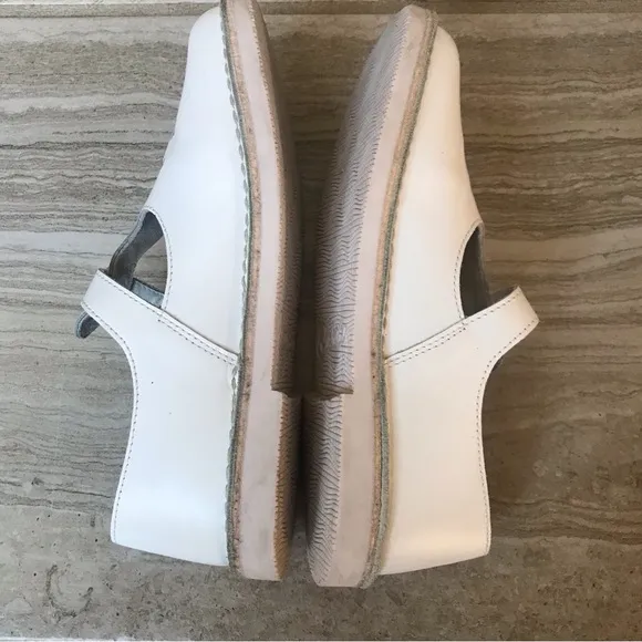 Naturino Vitello Classic White T-strap Leather Mary Jane, Size 33 EU/1-5-2 US.