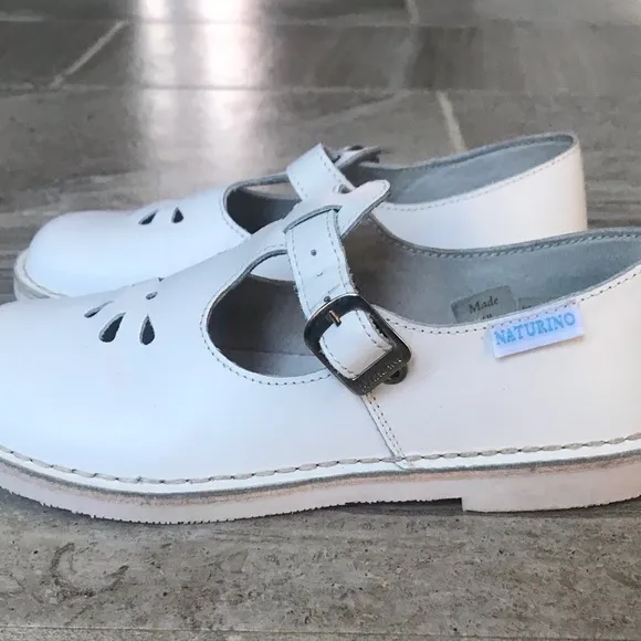 Naturino Vitello Classic White T-strap Leather Mary Jane, Size 33 EU/1-5-2 US.