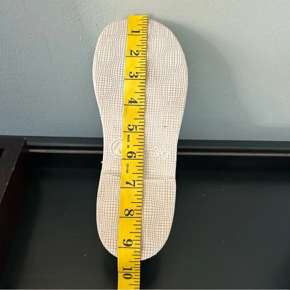 Naturino Vitello Classic White T-strap Leather Mary Jane, Size 33 EU/1-5-2 US.