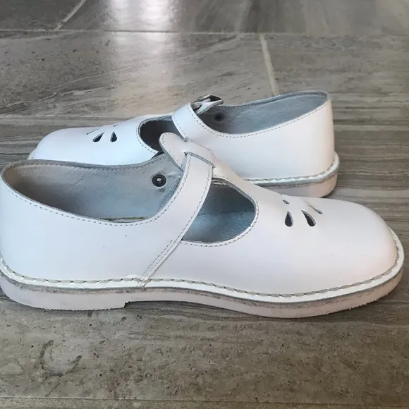 Naturino Vitello Classic White T-strap Leather Mary Jane, Size 33 EU/1-5-2 US.