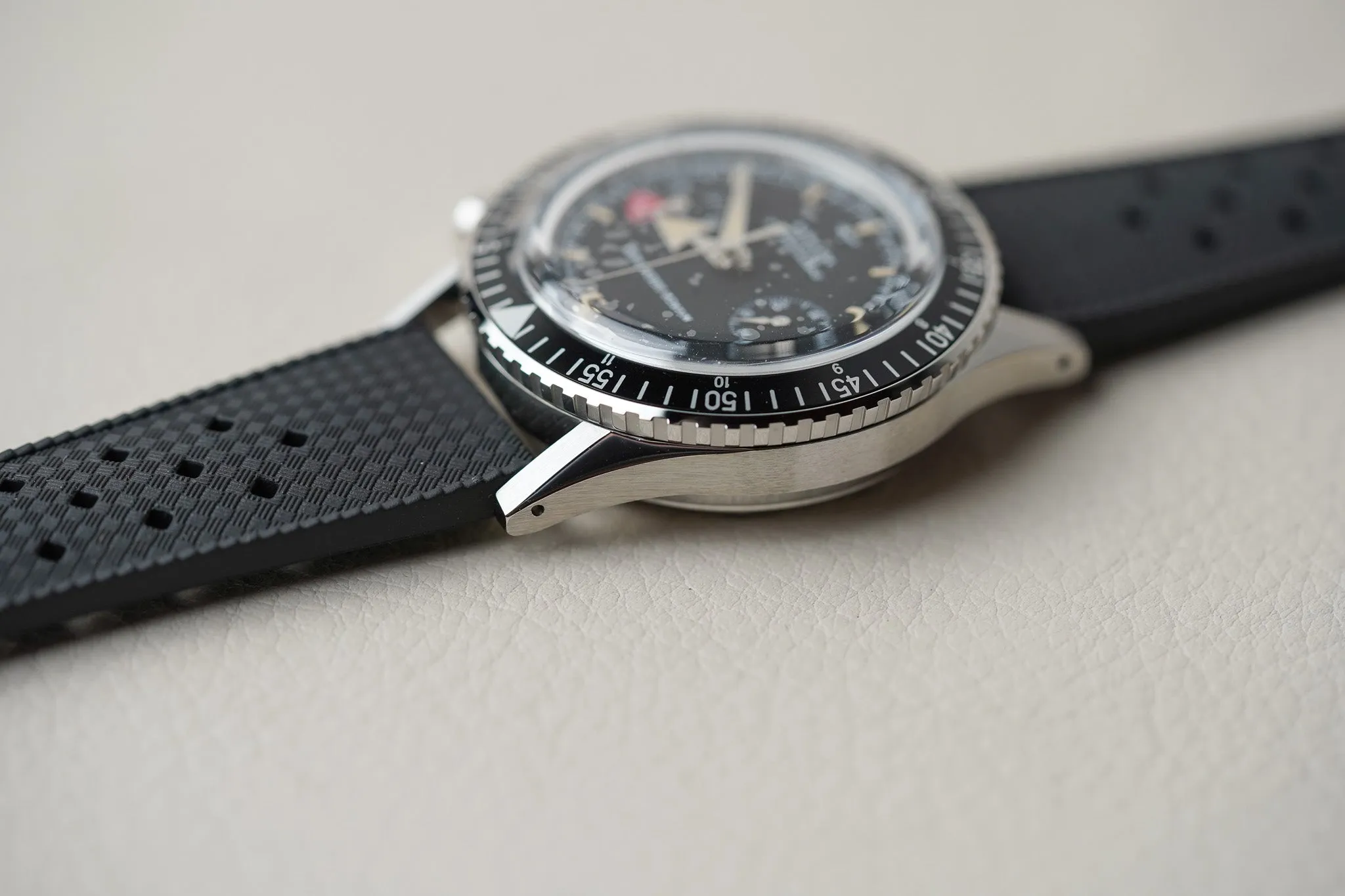 Nivada Grenchen Chronomaster Broad Arrow - Inter Bezel Rubber Strap 86056M01LC