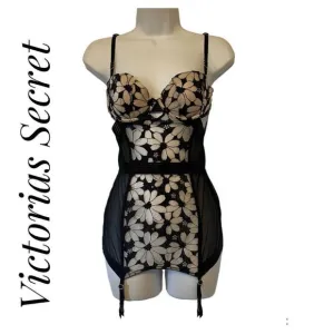 NWT Vintage VS floral embroidered mesh &amp;satin corset with garter