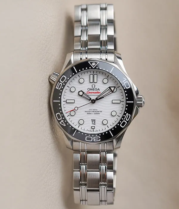 Omega Seamaster 300M 210.30.42.20.04.001 White