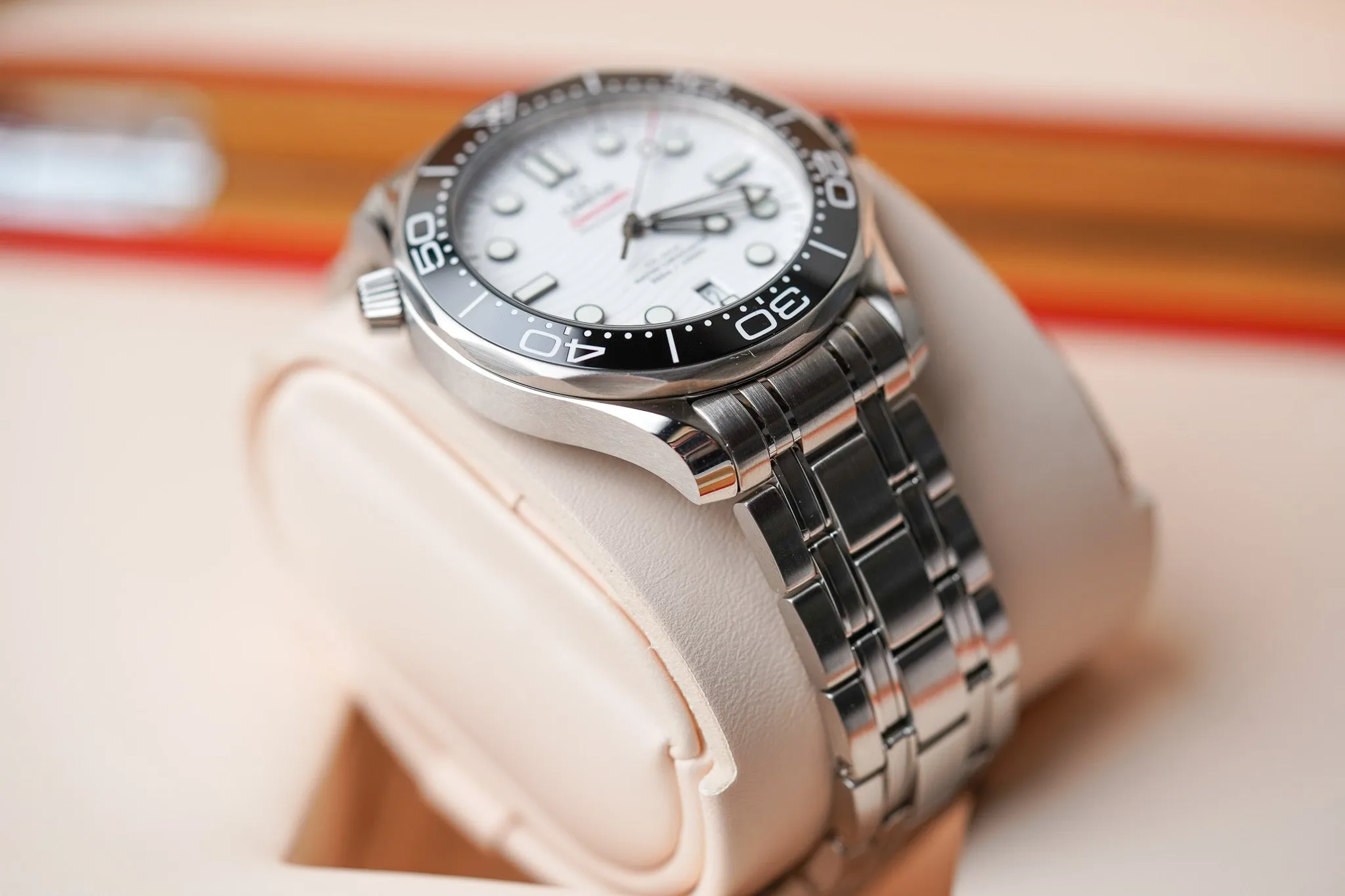 Omega Seamaster 300M 210.30.42.20.04.001 White