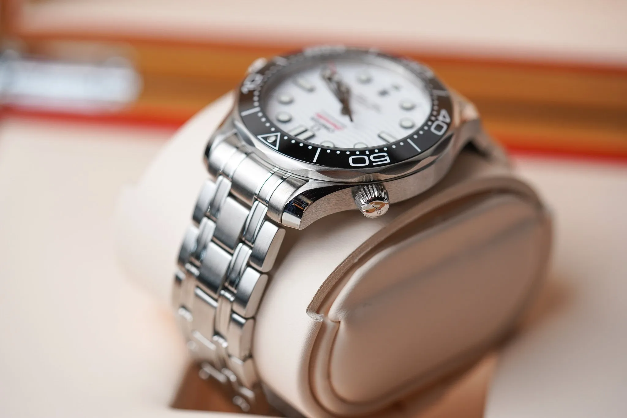 Omega Seamaster 300M 210.30.42.20.04.001 White