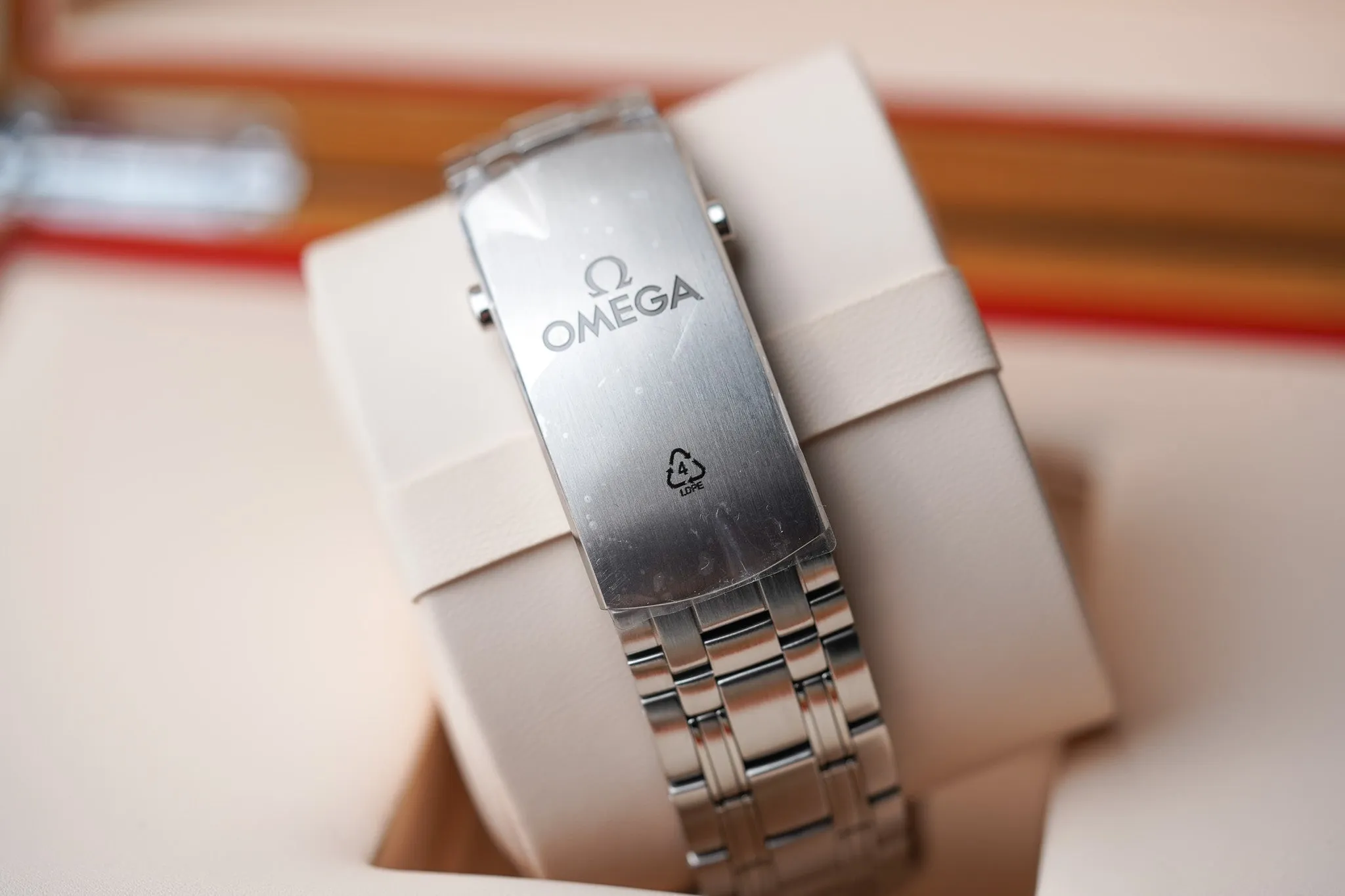Omega Seamaster 300M 210.30.42.20.04.001 White