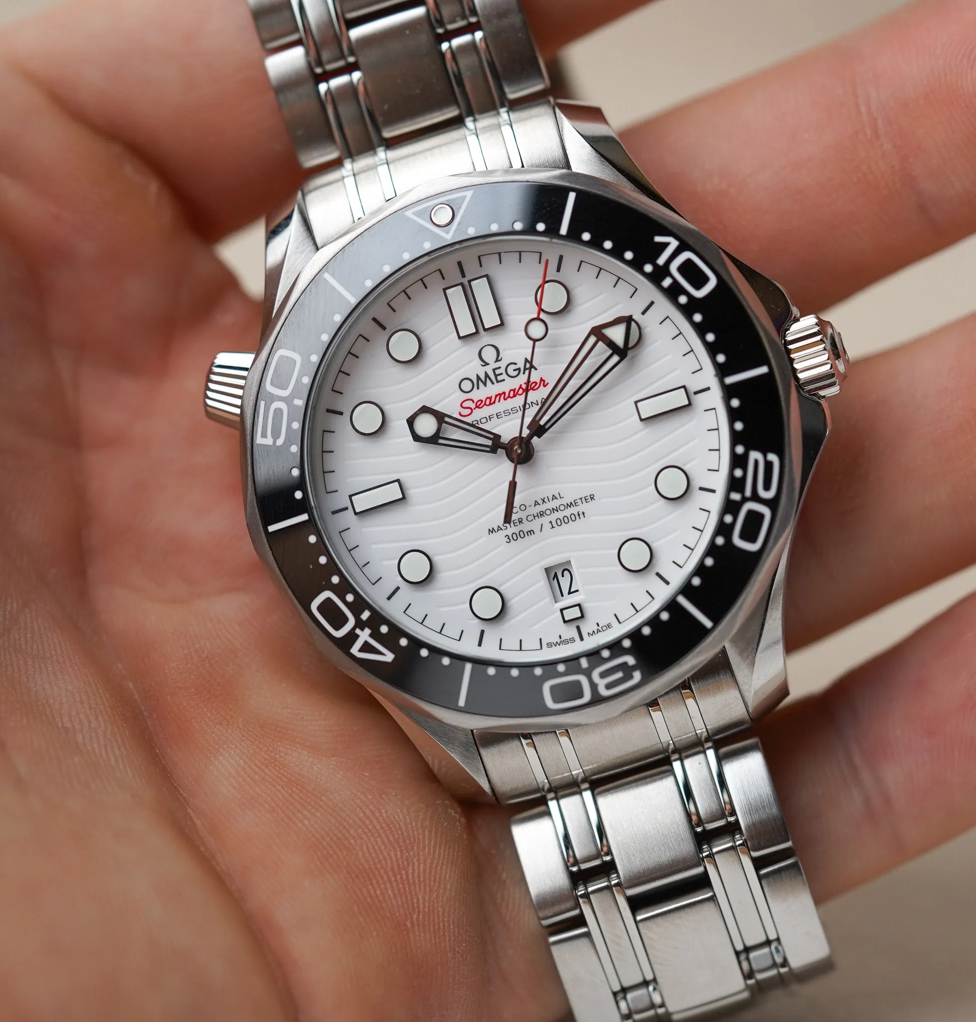 Omega Seamaster 300M 210.30.42.20.04.001 White