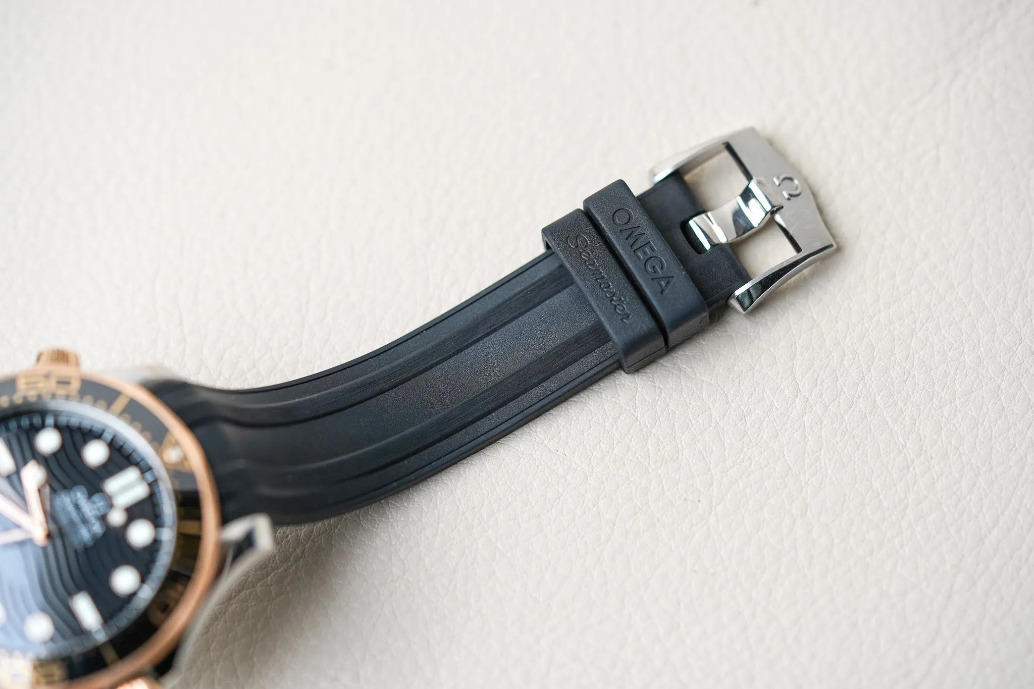 Omega Seamaster 300M Sedna Gold 210.22.42.20.01.002