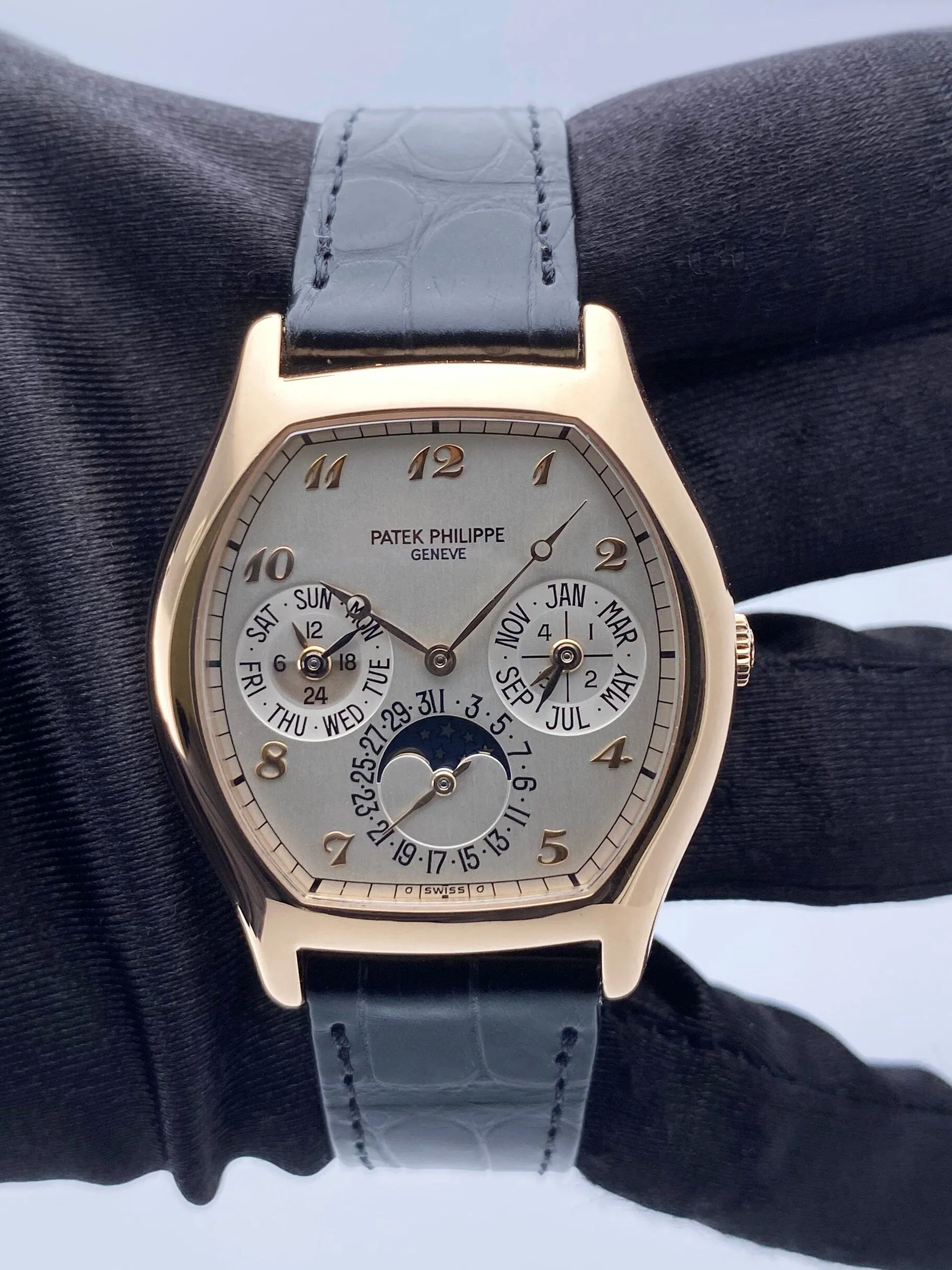Patek Philippe Perpetual Calendar 5040R Mens Watch Box Papers