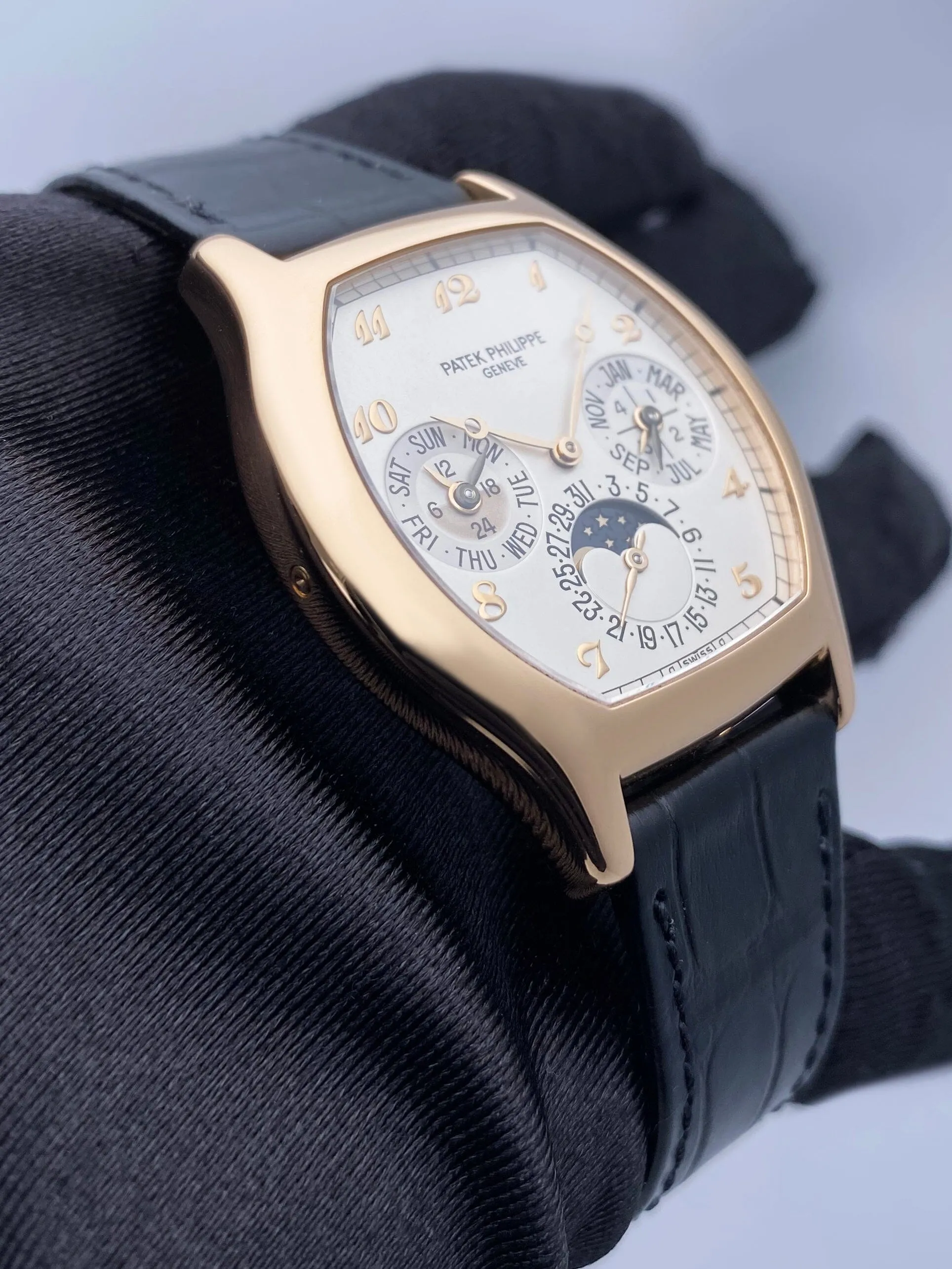 Patek Philippe Perpetual Calendar 5040R Mens Watch Box Papers