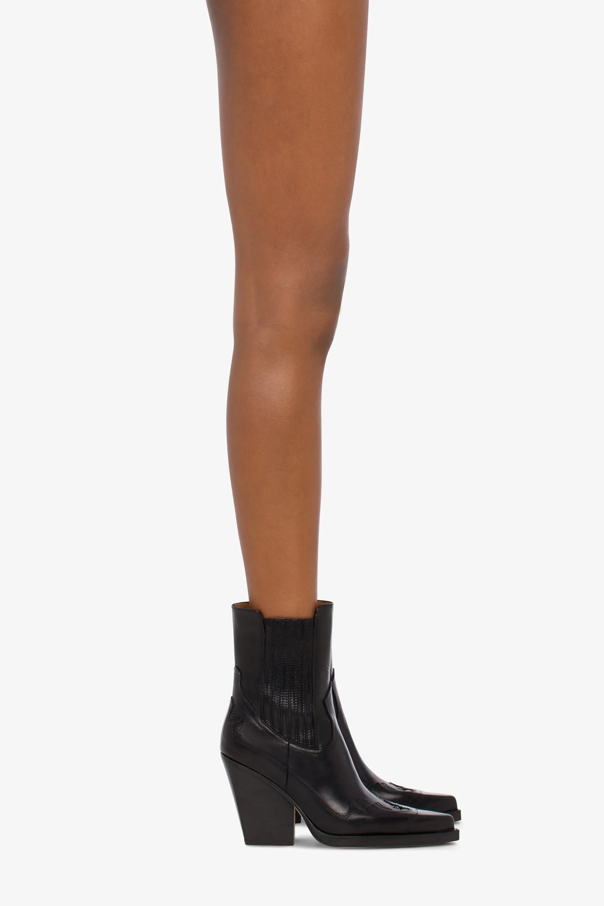 Pointed ankle boots in shiny black vintage leather