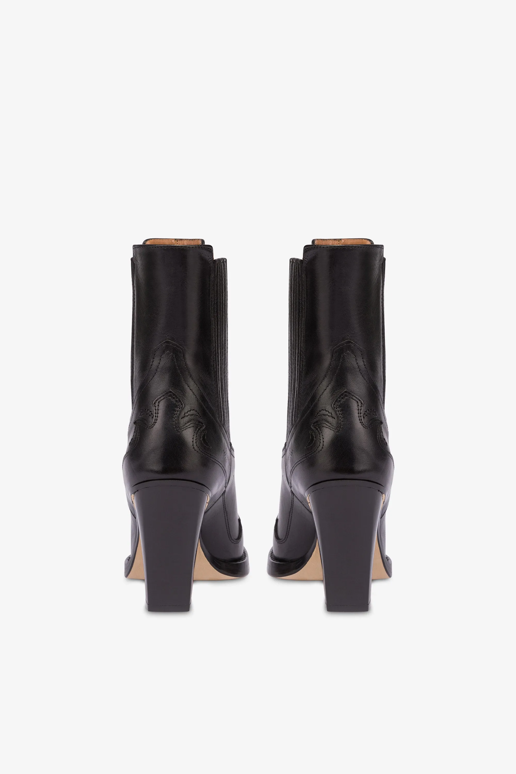 Pointed ankle boots in shiny black vintage leather
