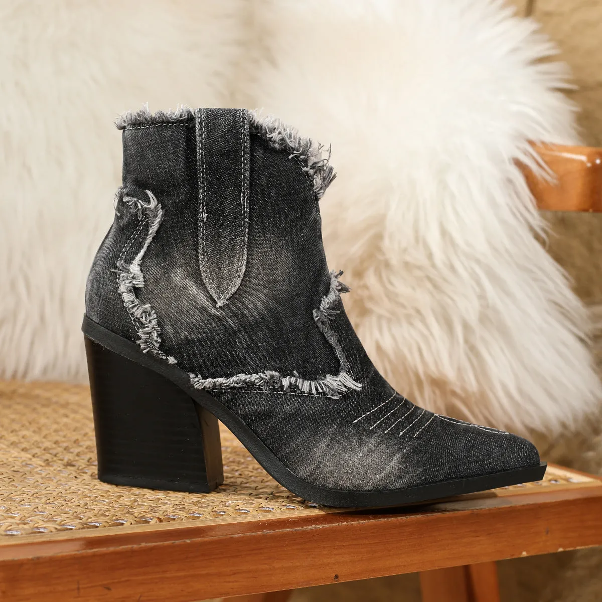 Pointed-toe Western Cowboy Ankle Boots
