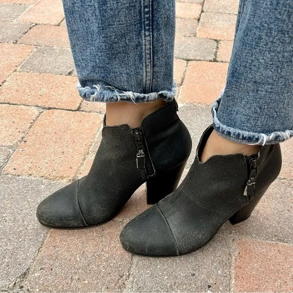 Rag &amp; Bone Margot Black Crackled Leather Block Heel Ankle Boots Size 40 / 10