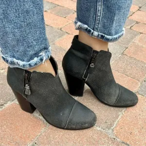 Rag &amp; Bone Margot Black Crackled Leather Block Heel Ankle Boots Size 40 / 10