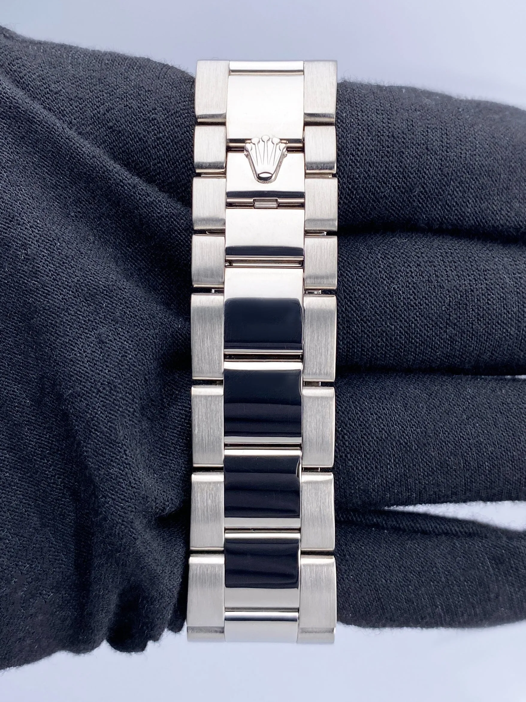 Rolex Day-Date 118209 Silver Dial 18K White Gold Mens Watch