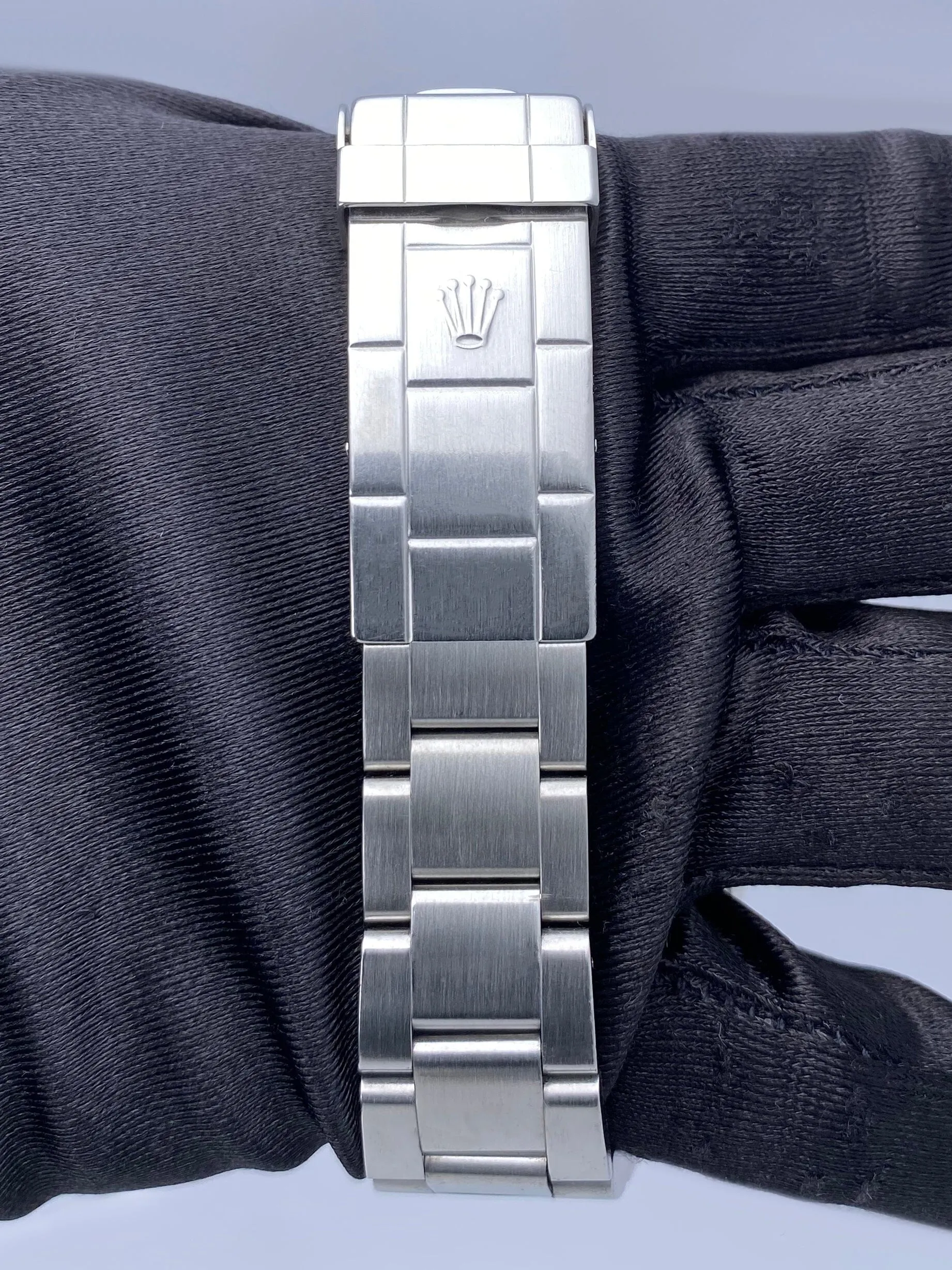 Rolex Submariner Date 16610 Mens Watch Box Papers