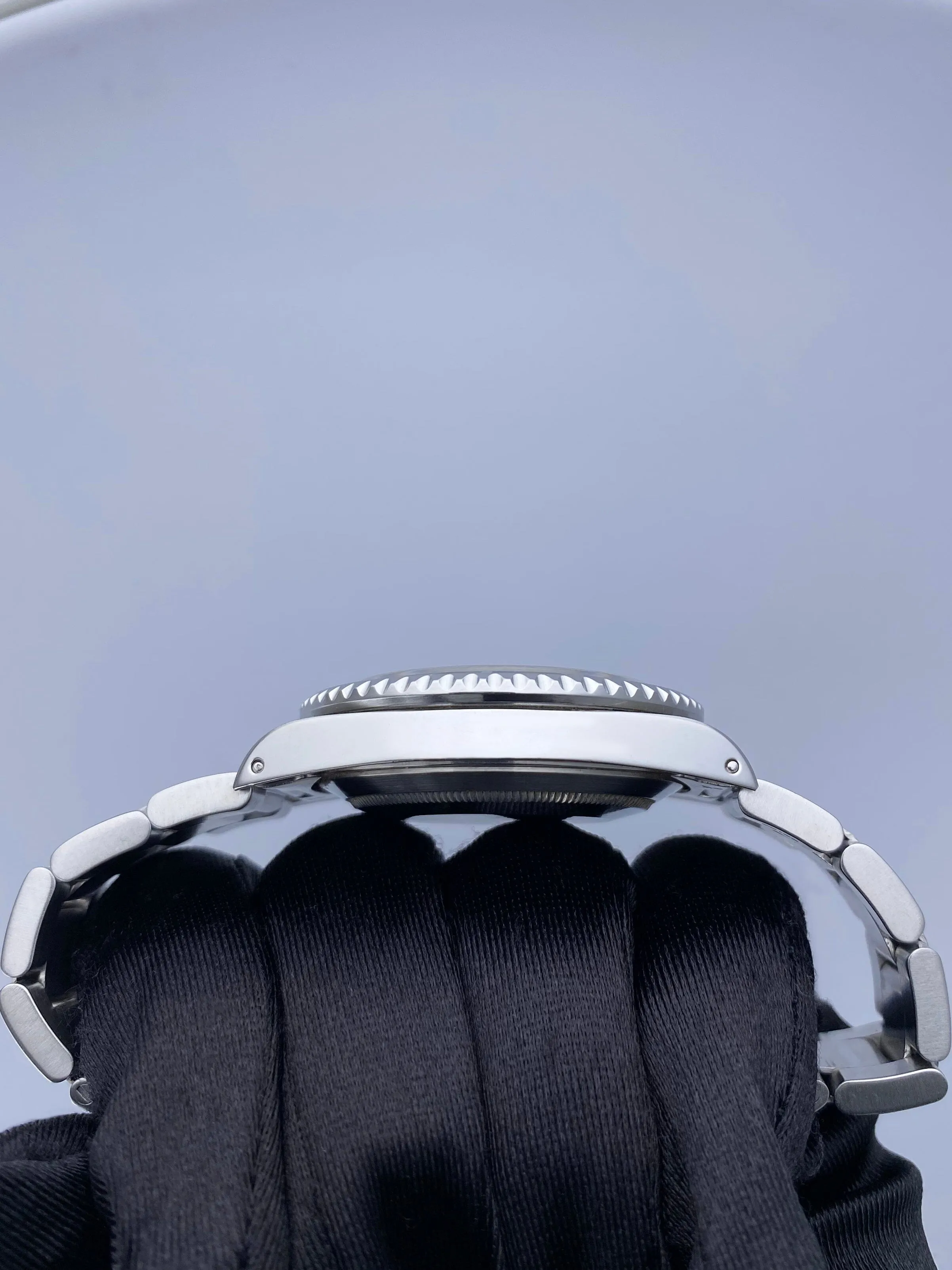 Rolex Submariner Date 16610 Mens Watch Box Papers
