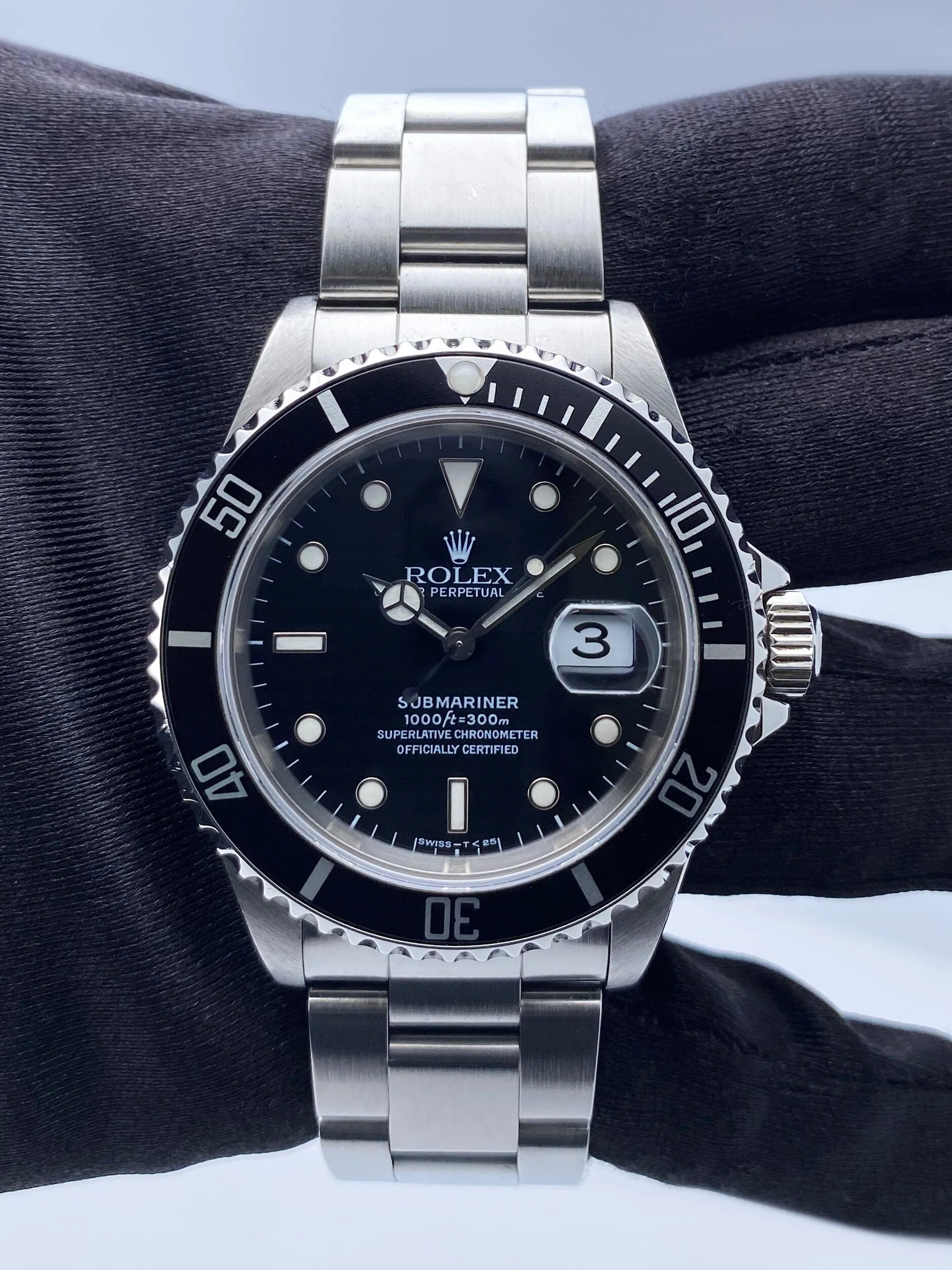 Rolex Submariner Date 16610 Mens Watch Box Papers