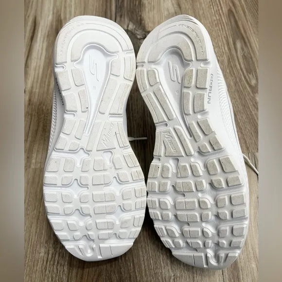 SKECHERS Women’s White Hands Free Slip-Ins Go Run Consistent 2.0 Size 8.5 EUC