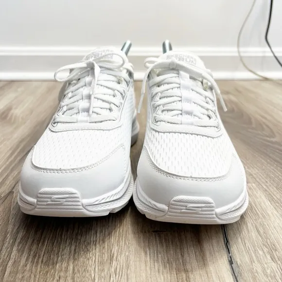 SKECHERS Women’s White Hands Free Slip-Ins Go Run Consistent 2.0 Size 8.5 EUC