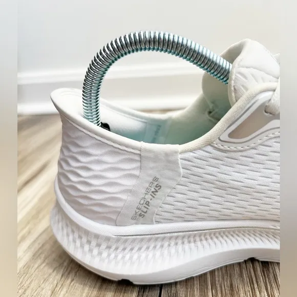 SKECHERS Women’s White Hands Free Slip-Ins Go Run Consistent 2.0 Size 8.5 EUC