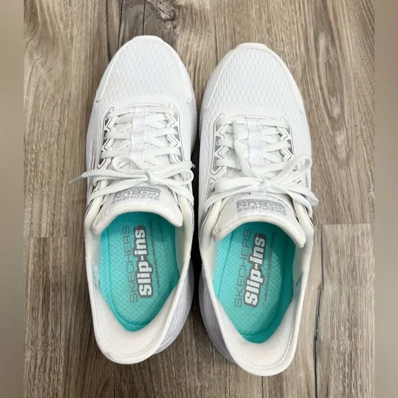 SKECHERS Women’s White Hands Free Slip-Ins Go Run Consistent 2.0 Size 8.5 EUC