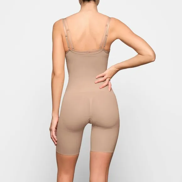 SKIMS NWOTSeamless Sculpt Butt Lifting Open Bust Bodysuit Beige Women’s Large