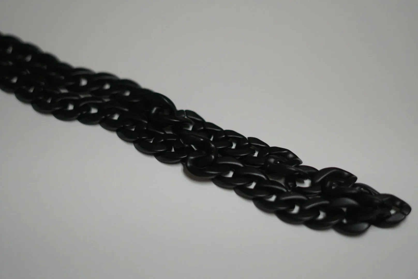 SUSTYLE METALLIC CHAIN SUNGLASSES