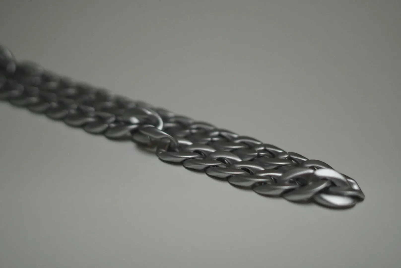 SUSTYLE METALLIC CHAIN SUNGLASSES